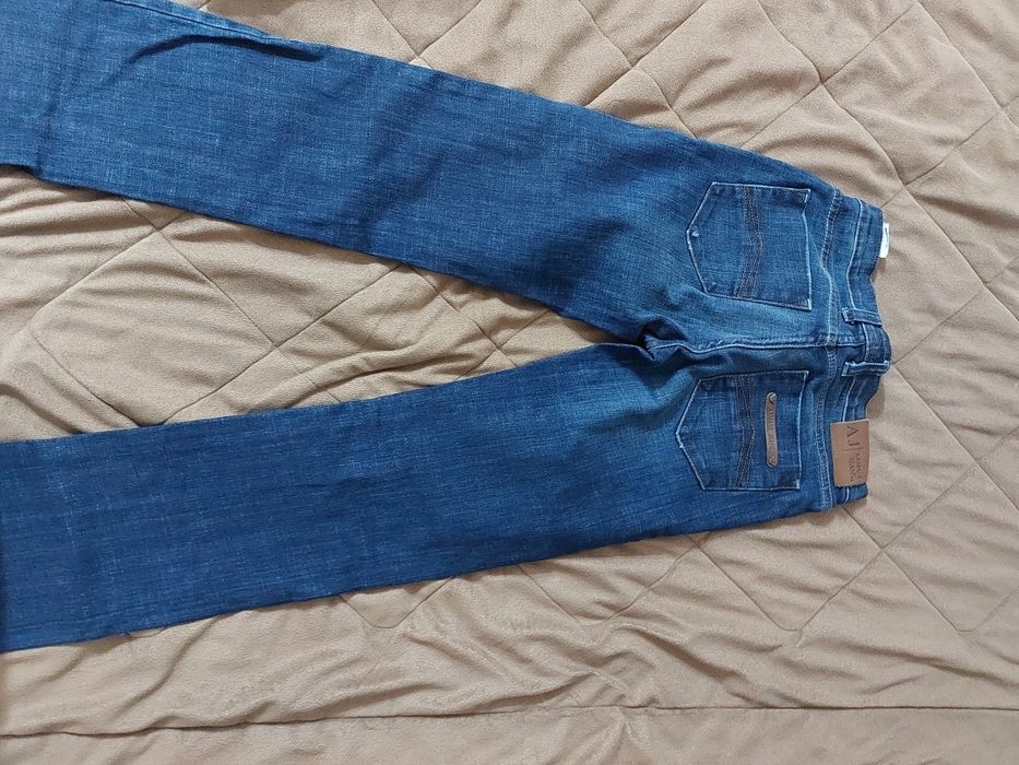 Blugi armani ca noi
