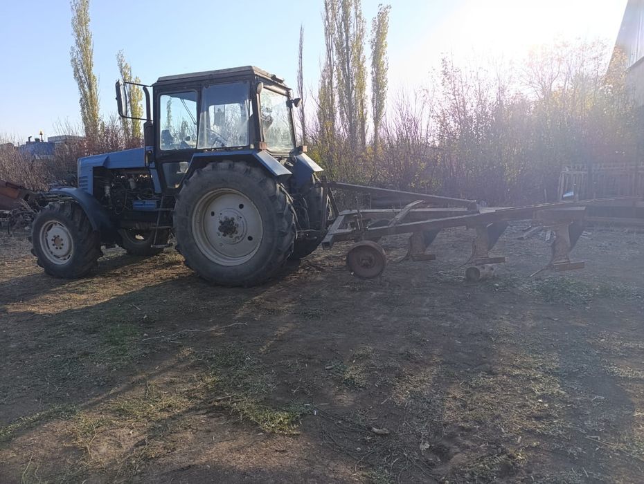 Трактор МТЗ 1221