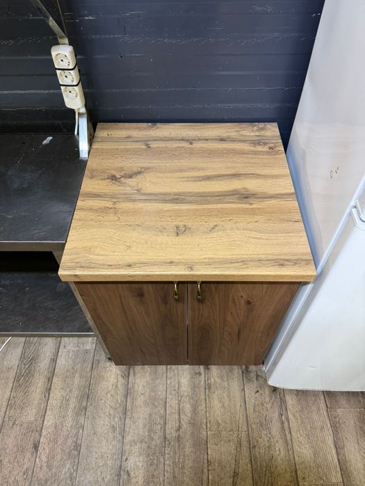 Продам стол, холодильник, лайтбокс, тумбучку