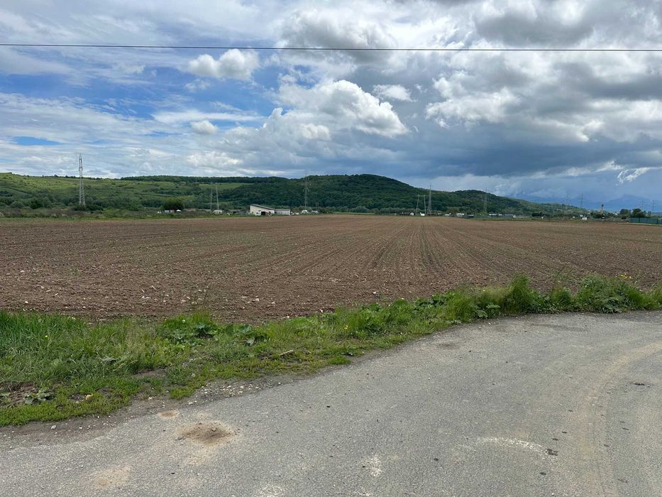 Vand teren extravilan 3.240 mp la strada * intre Selimbar si Bungard