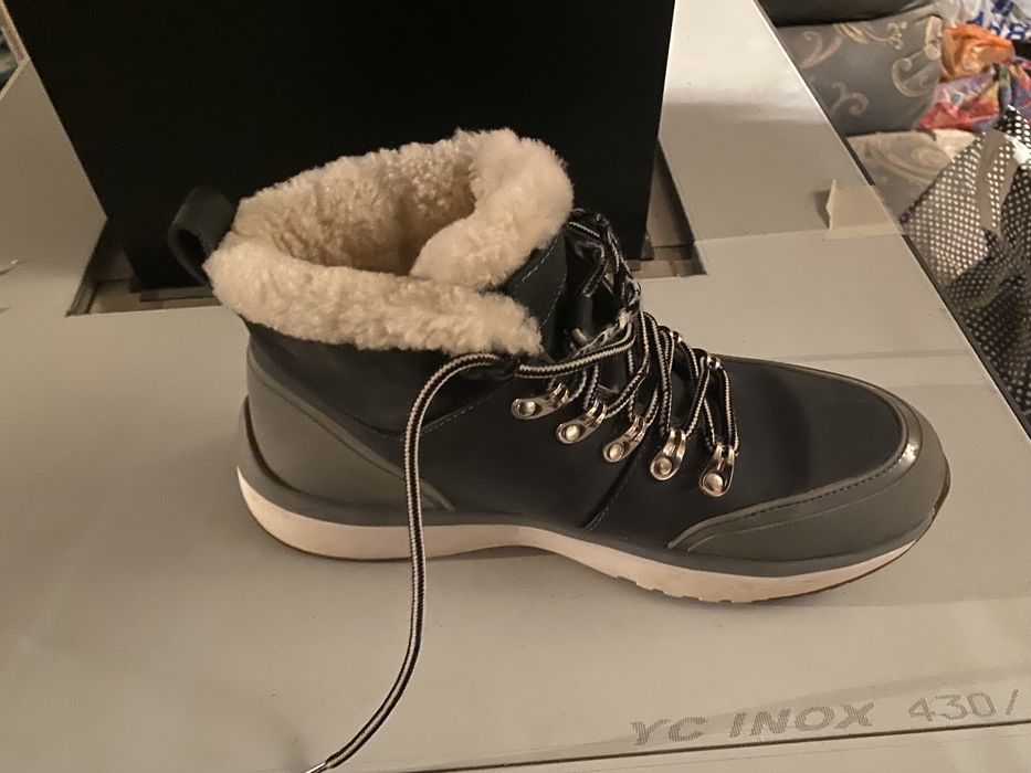 Продам зимние кроссовки MSQ