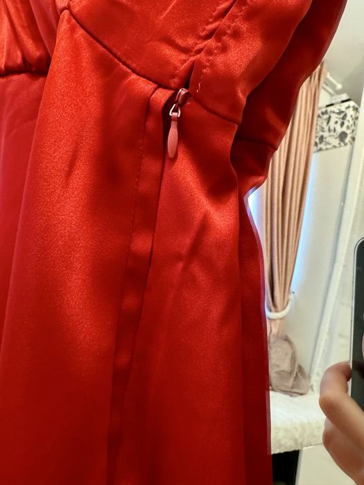 Rochie scurtă din satin roșie cu mâneci lungi Zara Studio mărimea XS