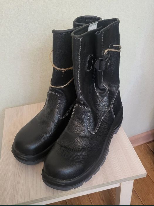 Рабочие сапоги и ботинки для электриков