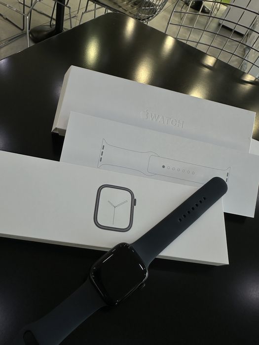 Продам Apple Watch 9 в отличном состоянии