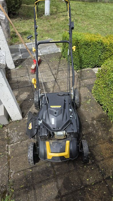 Продавам самоходна косачка Dohn Gardener