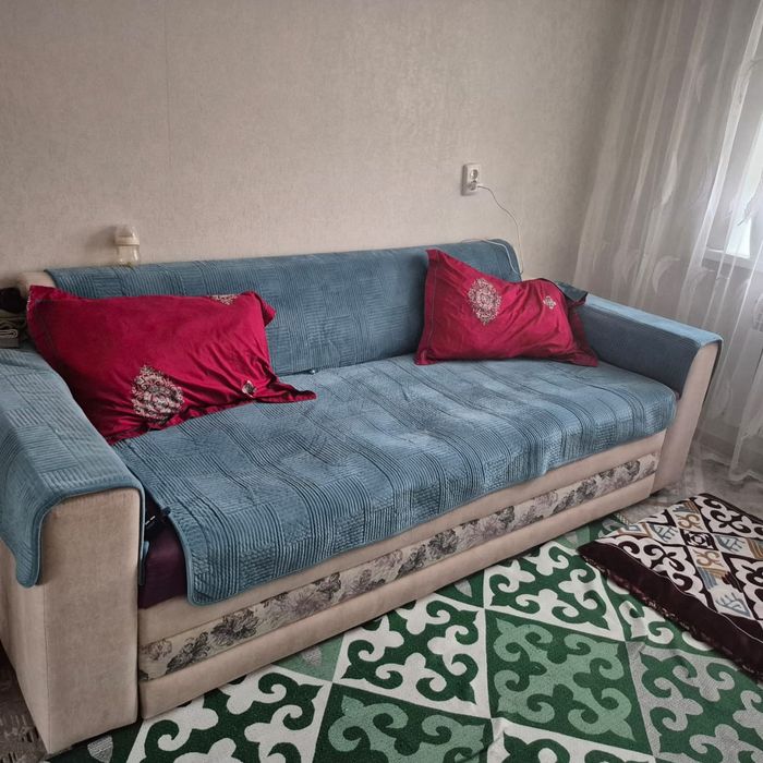 Диван сатылады срочно