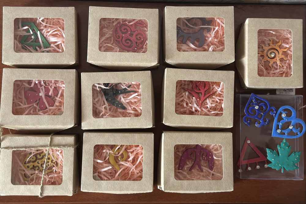 Той бастар Этно брошь