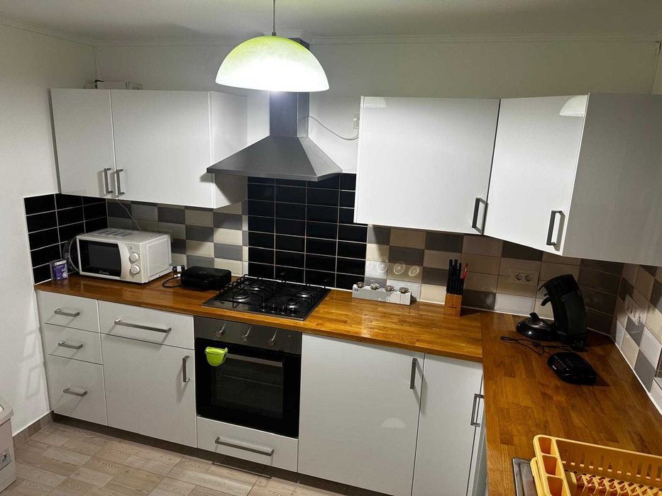 Ofer spre inchiriere jumatate de duplex
