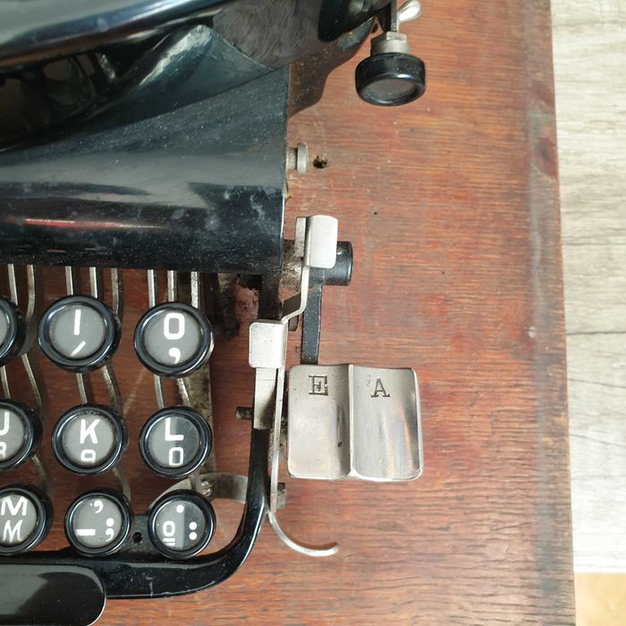 Преносима немска пишеща машина от 1910 г. Adler модел №7