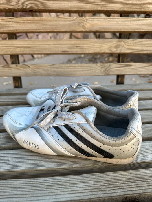 Кроссовки качественные двух видов