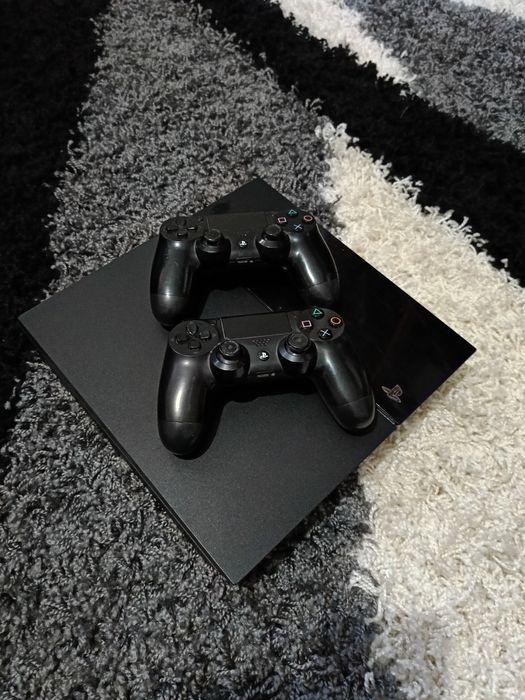 Продаю Sony PlayStation 4
