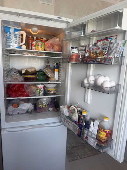 Срочно продам холодильник Атлант