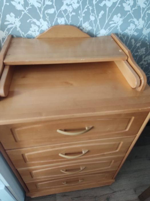 Пелинальный столик-комод