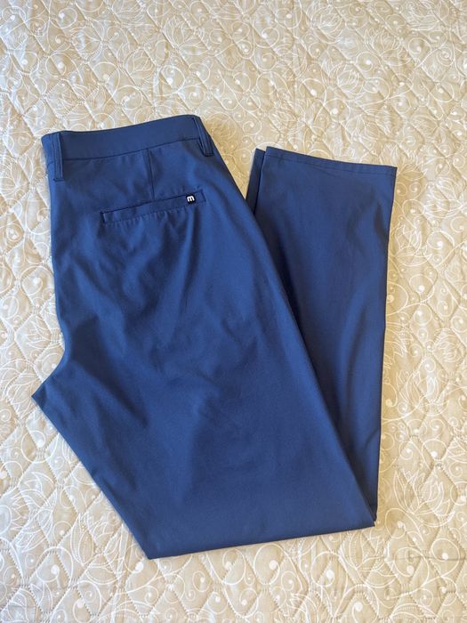Pantaloni bleumarin barbati de la Travis Mathew - marime 36 (EU 52)