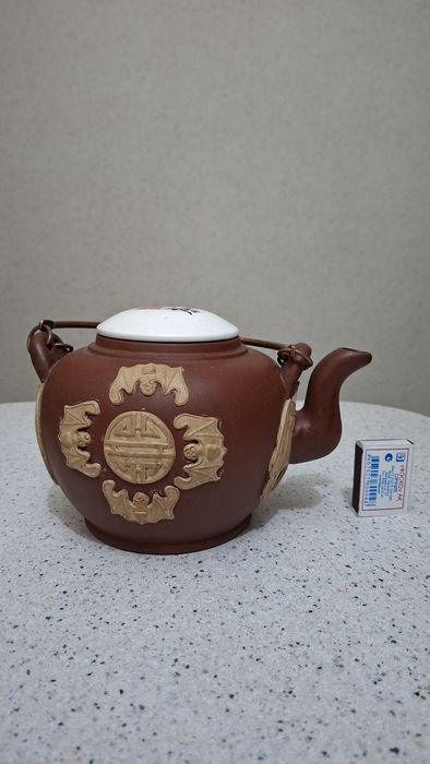 Чайник из исинской глины ,, чаху " .