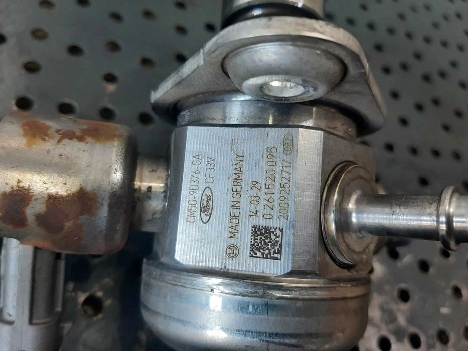 pompa inalta  1.0 b ecoboost sfjb ford  b-max  fiesta cm5g-9d376-ga  0261520095