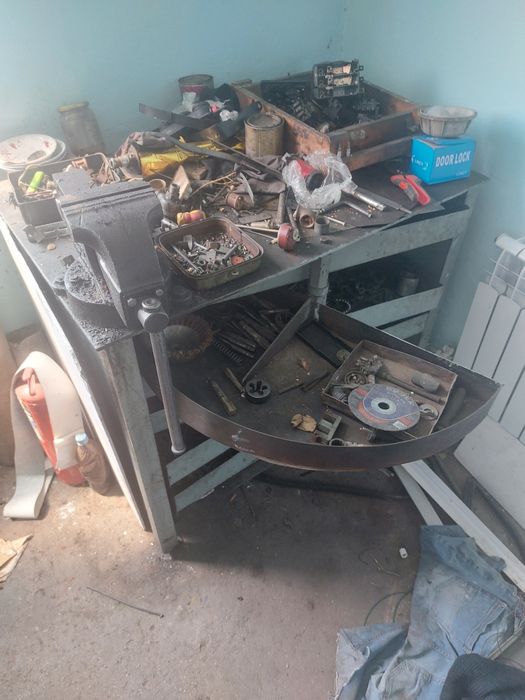 Столярный стол с тисками