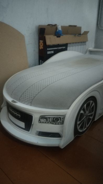 Кровать детская машина.