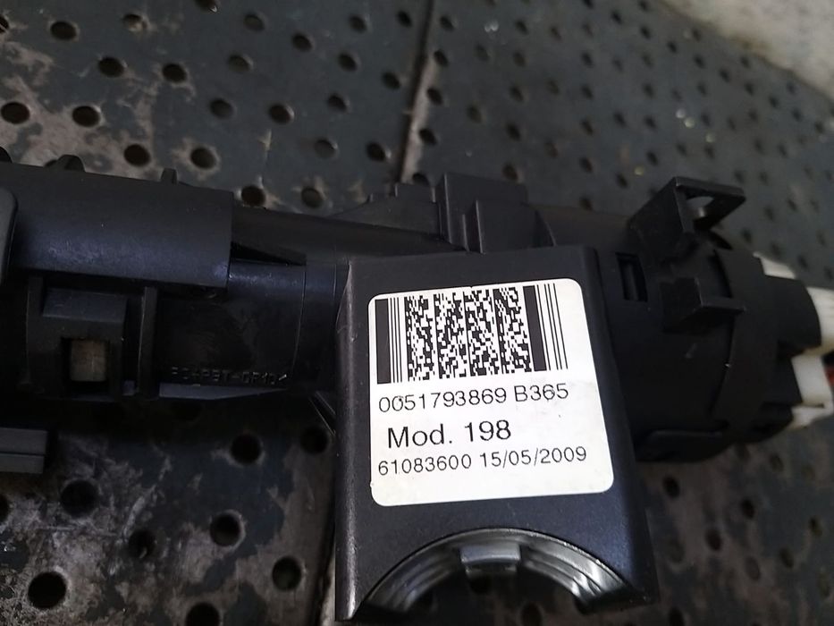 Contact auto cu cheie fiat bravo 2 198 0051793869 61083600
