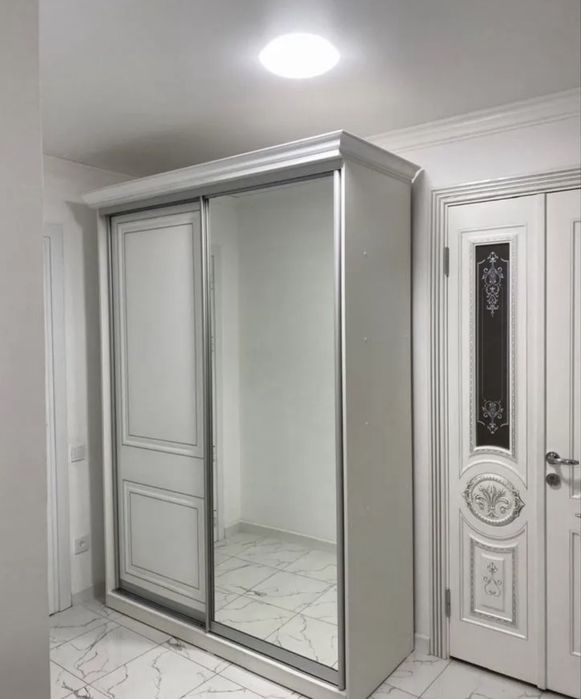 Шкаф купе с зеркалом