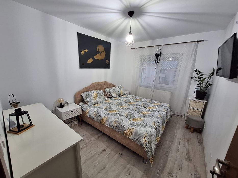 Vand Apartament 3 camere Rm Sarat