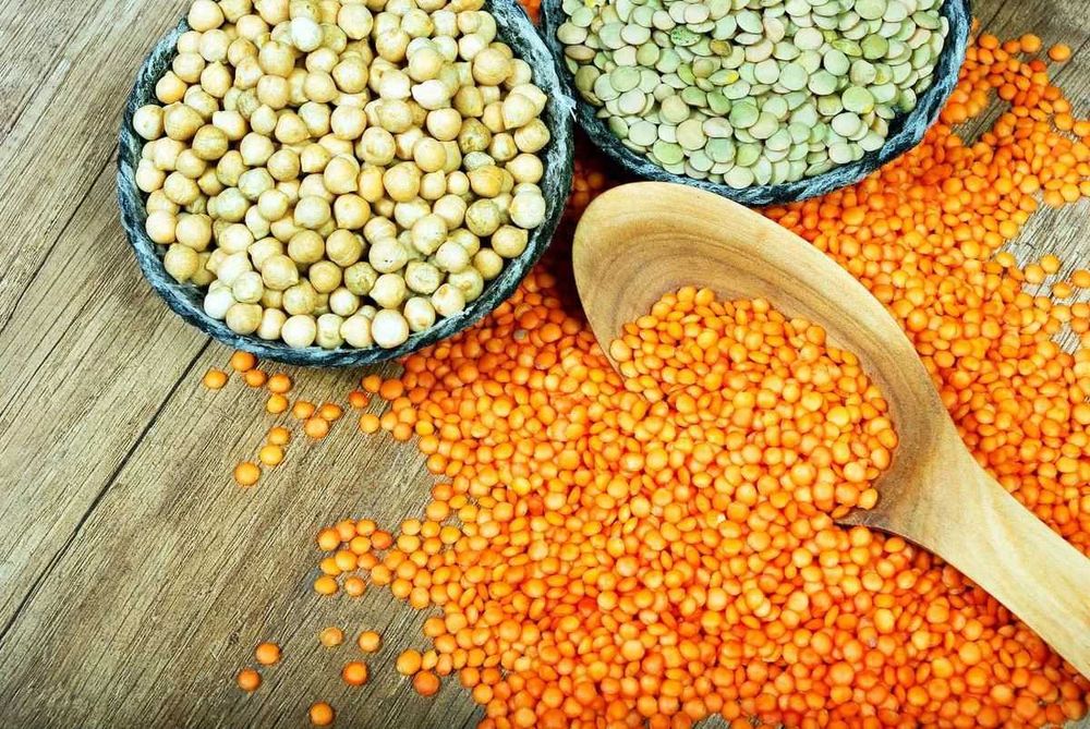 ТОО "РахатОпт" реализует крупы в ассортименте.