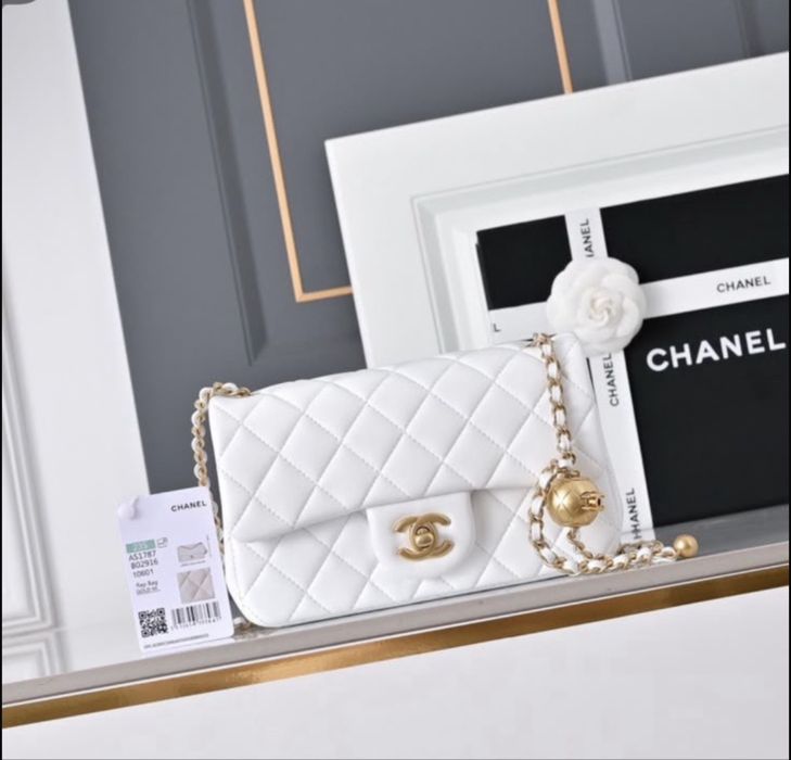 Geanta Chanel Timless Classique alb-pe stoc