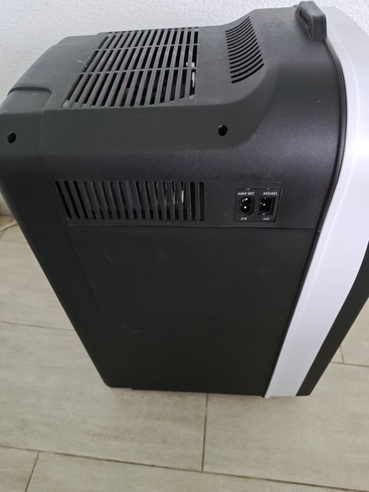 Vând mini frigider auto