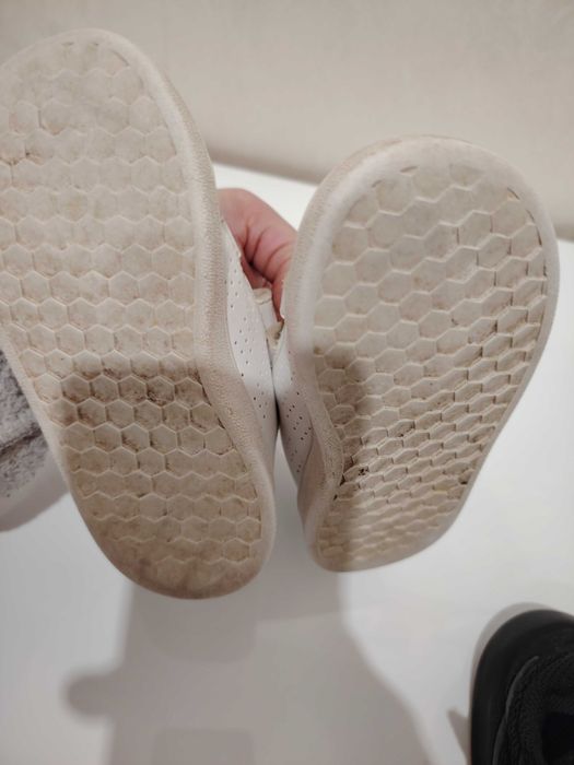 Маратонки Nike номер 25 и Аdidas номер 23.5