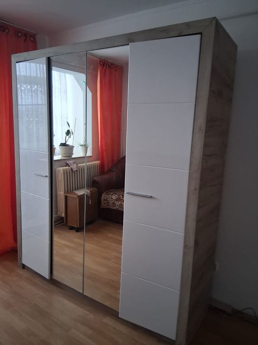 Vand desing (dulap haine) si birou