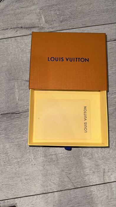 Портфейли louis vuitton