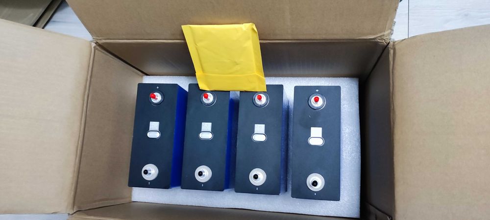 4 Celule LiFePO4 360Ah / 1.152Kw / 3.2v Clasa A cu 10.000 de cicluri de încărcare/descărcare