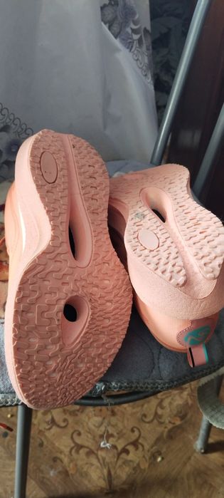 Продам кроссовки