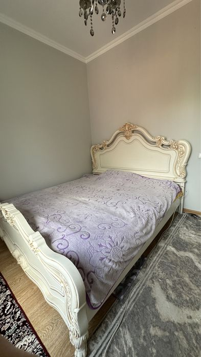 Продаю кровать из дерева с матрасом