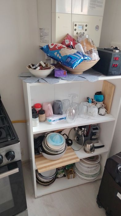 Comoda cu rafturi albă