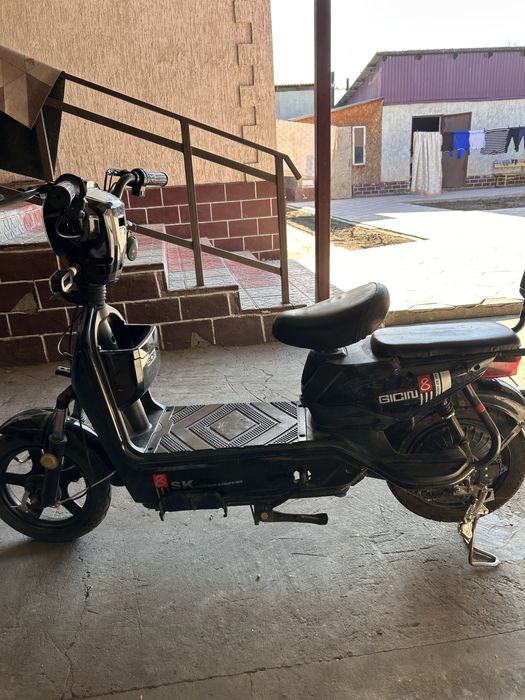Продам электроскутер SK8
