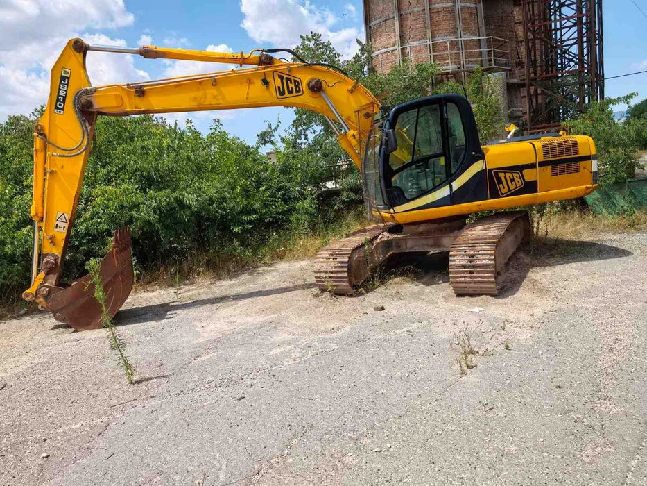 Продавам багер JCB JS210 LC - 21 тонен с еднокубикова кофа, много добре поддържан на 5300 моточаса