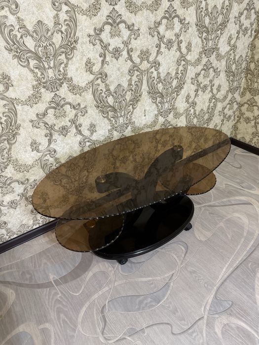 Стекляный, журнальный стол
