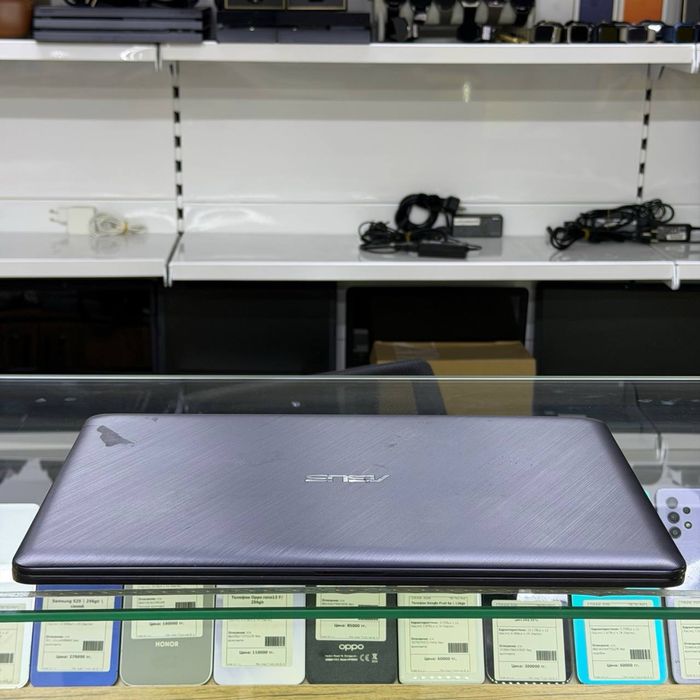 Ноутбук Asus / core i3-7 / ozu 4gb