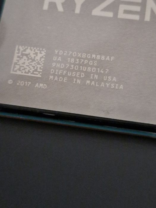 Procesor ryzen 7 2700x + cooler amd