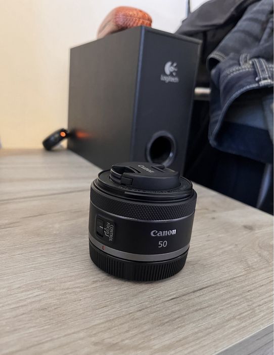 Vând Canon R50 cu obiectiv 18-150mm si obiectiv 50mm