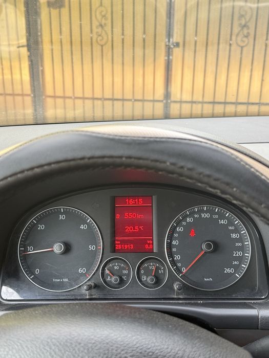 Volkswagen Touran 1.9 TDI 105 CP – 2008 – Navi – Pilot automat