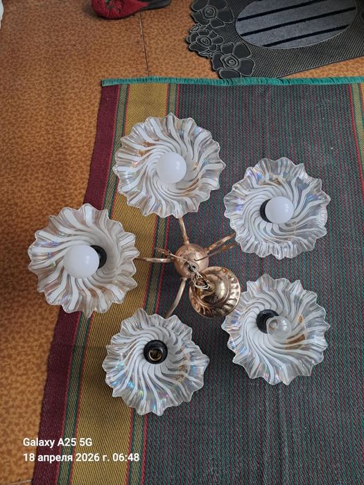 Продам  потолочные люстры