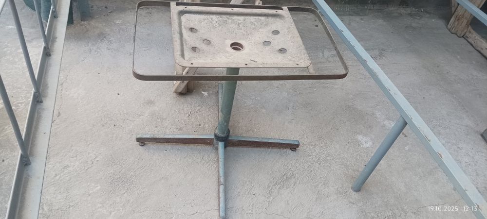 Срочно подставка для что-нибудь для дома телевизора, и для инвентарь