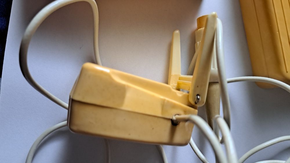 Vintage Tesla: Microfon dinamic AMD 210 funcțional + Cutie colecțiee