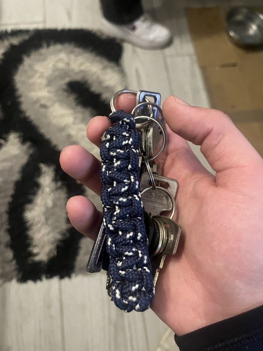Breloc chei din paracord