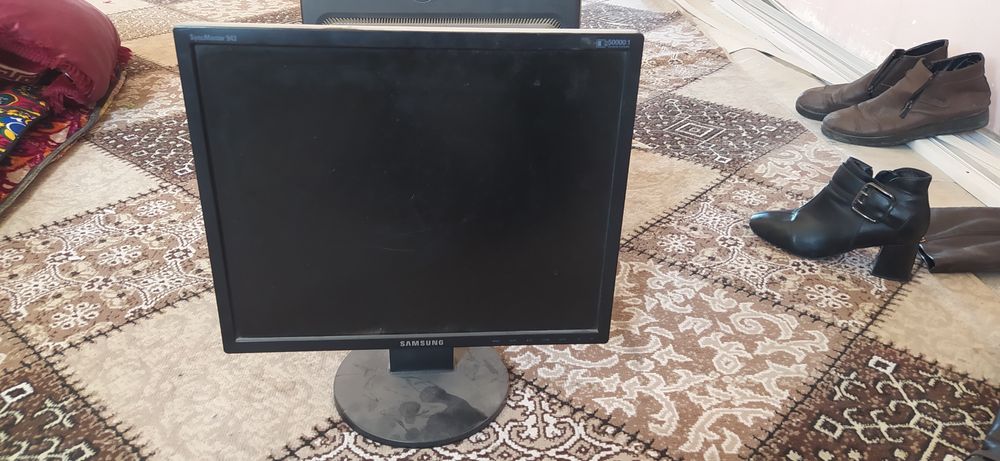 Manitorlar sotiladi 20 li albomniy; 19 li albomniy; 19 kvadrat