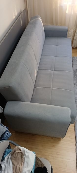 Canapea gri foarte confortabila