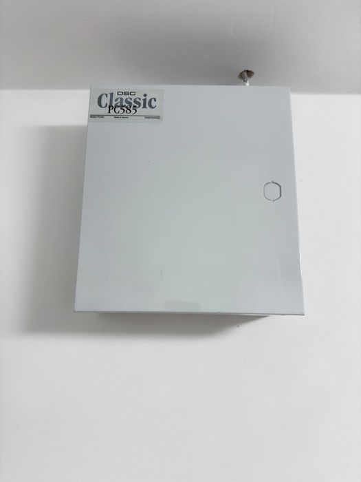 centrala alarma cu 6 PIRi DSC P585