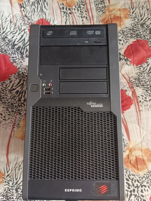 Продавам компютър Fujitsu Esprimo на символична цена